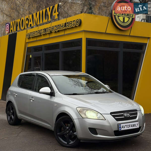 Хэтчбек Kia Ceed 2008 в Киеве