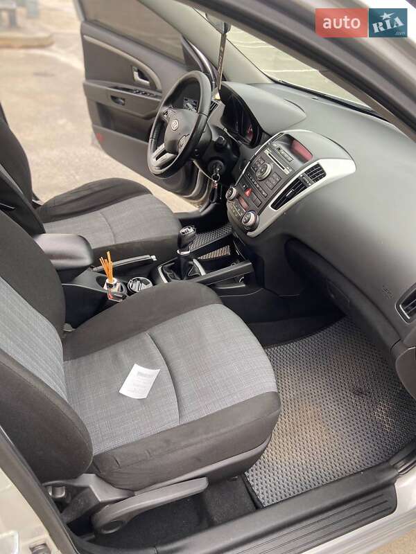 Универсал Kia Ceed 2010 в Киеве