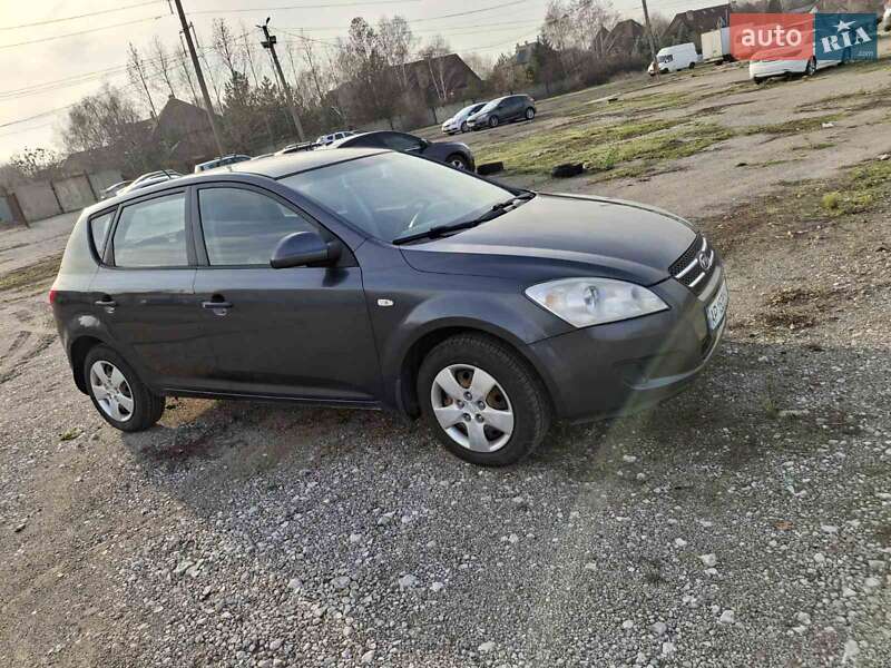 Хэтчбек Kia Ceed 2007 в Запорожье