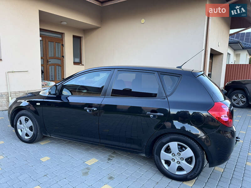 Хетчбек Kia Ceed 2007 в Ужгороді фото 3 Хетчбек Kia Ceed 2007 в Ужгороді