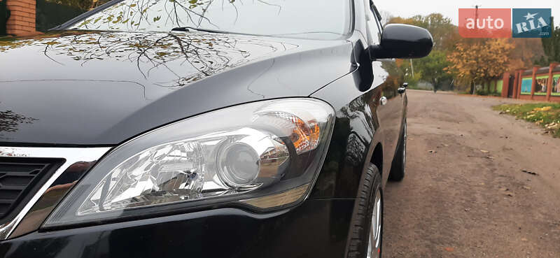 Універсал Kia Ceed 2010 в Чернігові