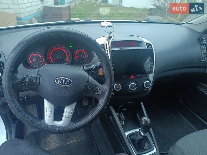 Универсал Kia Ceed 2010 в Емильчине