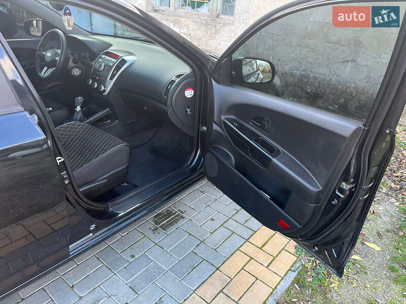 Универсал Kia Ceed 2009 в Николаеве фото 11 Универсал Kia Ceed 2009 в Николаеве