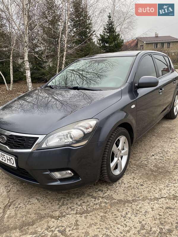 Хетчбек Kia Ceed 2011 в Южноукраїнську фото 9 Хетчбек Kia Ceed 2011 в Южноукраїнську