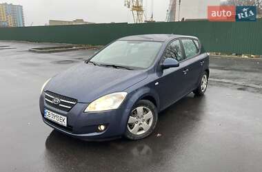 Хэтчбек Kia Ceed 2008 в Чернигове