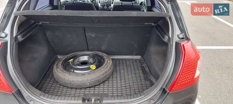 Хэтчбек Kia Ceed 2011 в Киеве