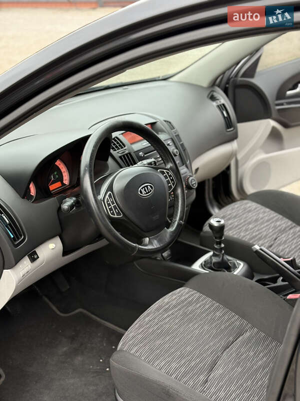 Хетчбек Kia Ceed 2008 в Кропивницькому