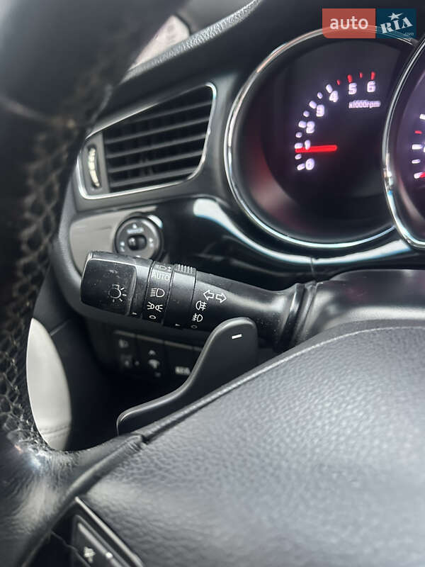 Хэтчбек Kia Ceed 2013 в Мукачево