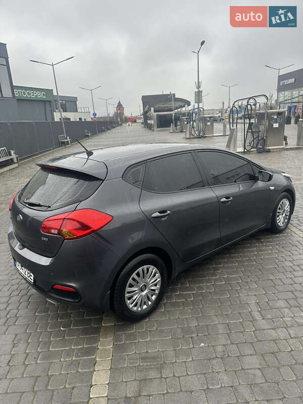 Хэтчбек Kia Ceed 2013 в Мукачево