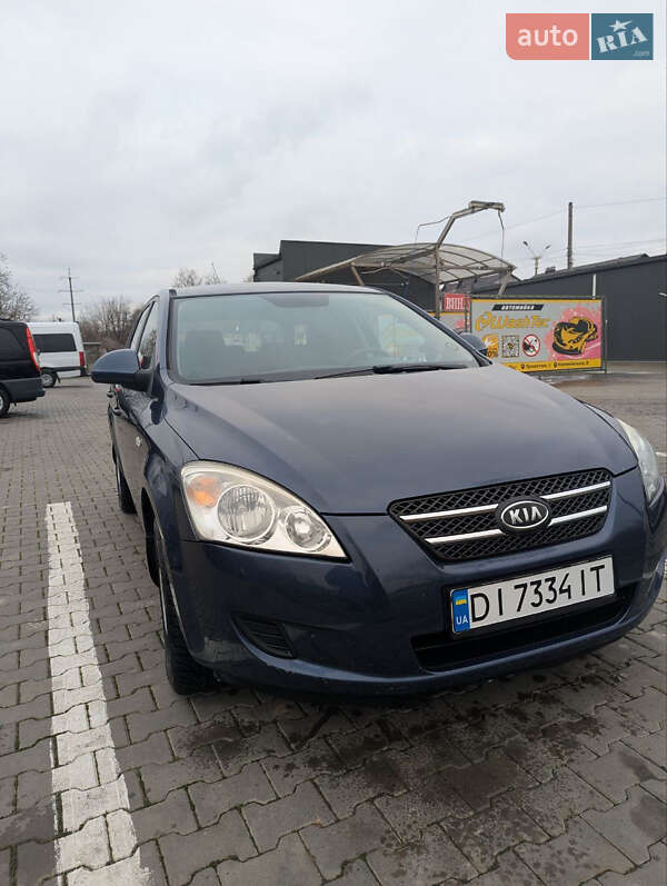 Хэтчбек Kia Ceed 2009 в Черновцах