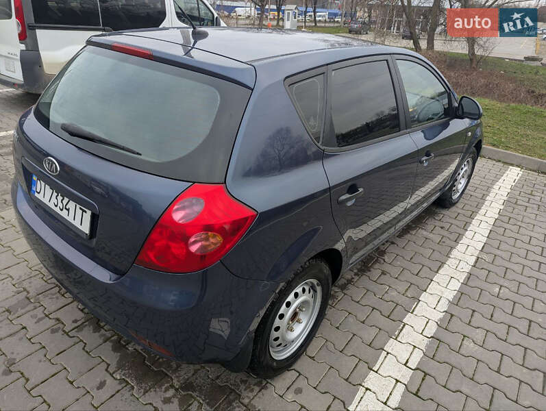 Хэтчбек Kia Ceed 2009 в Черновцах