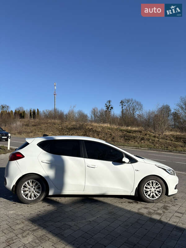 Хэтчбек Kia Ceed 2012 в Львове