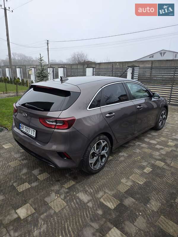 Хэтчбек Kia Ceed 2019 в Сарнах