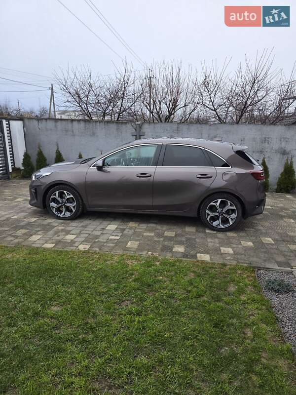 Хэтчбек Kia Ceed 2019 в Сарнах