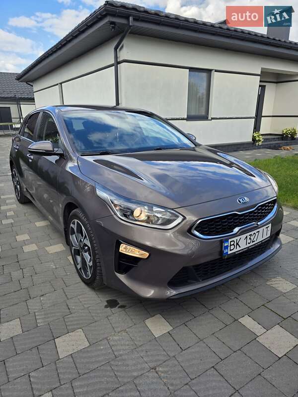 Хэтчбек Kia Ceed 2019 в Сарнах