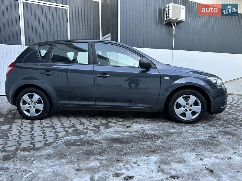 Хэтчбек Kia Ceed 2010 в Коломые