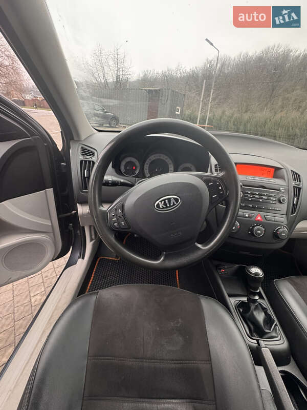 Хэтчбек Kia Ceed 2007 в Полтаве