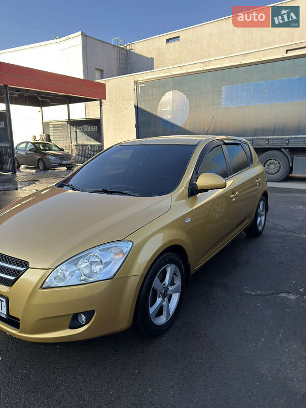 Хэтчбек Kia Ceed 2008 в Стрые