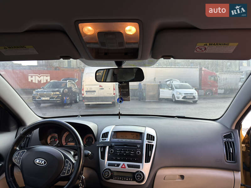 Хэтчбек Kia Ceed 2008 в Стрые