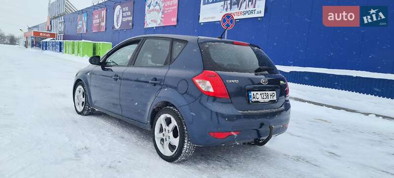 Хетчбек Kia Ceed 2010 в Нововолинську