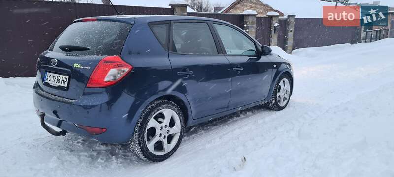 Хетчбек Kia Ceed 2010 в Нововолинську