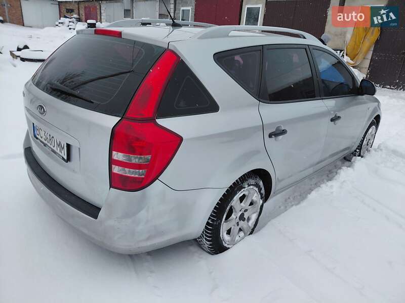 Универсал Kia Ceed 2008 в Сокале