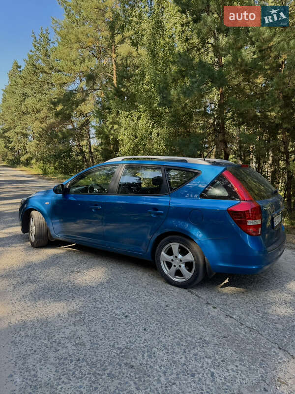 Универсал Kia Ceed 2012 в Остроге