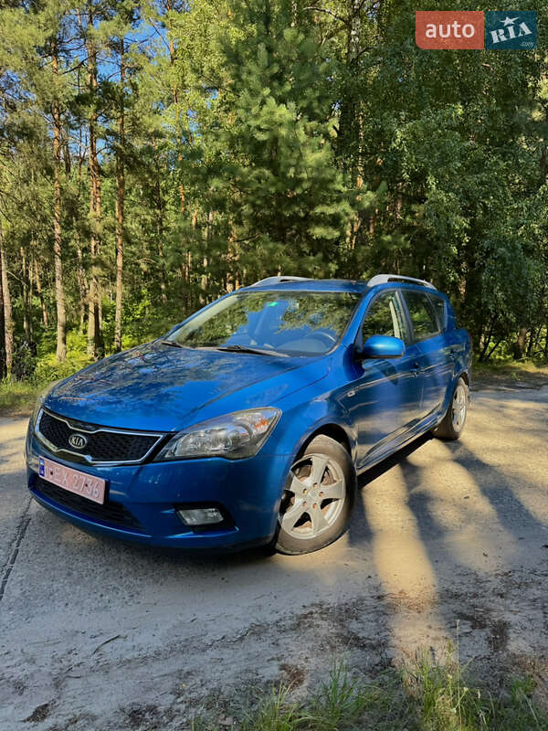 Универсал Kia Ceed 2012 в Остроге