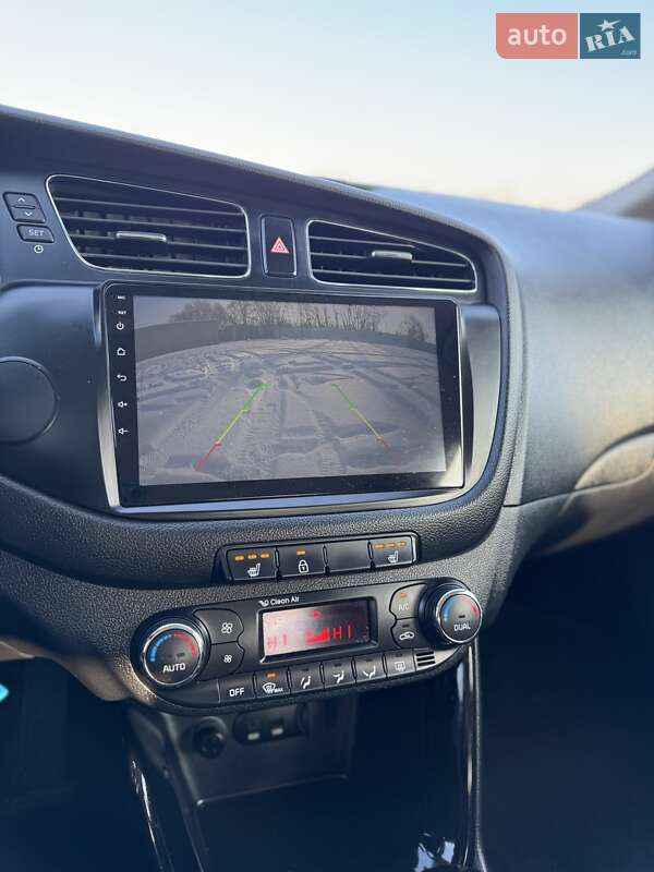 Хетчбек Kia Ceed 2015 в Києві фото 5 Хетчбек Kia Ceed 2015 в Києві