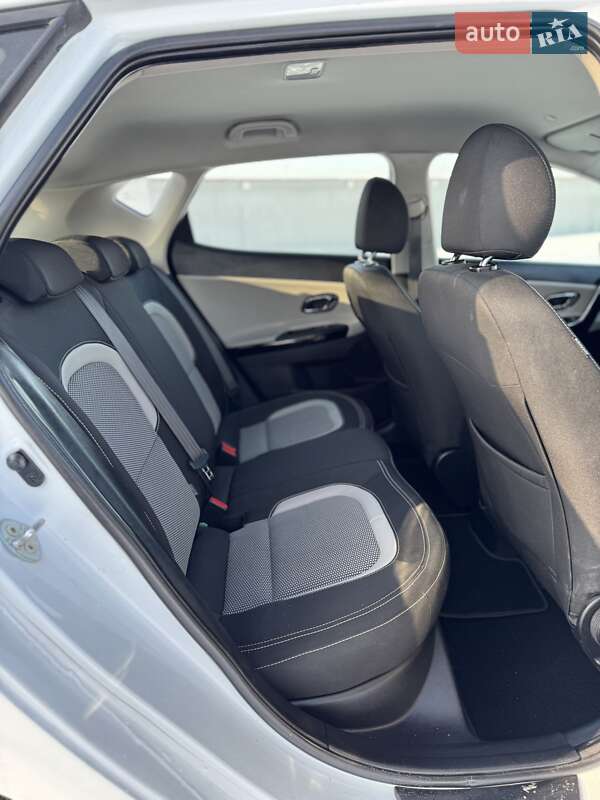 Хетчбек Kia Ceed 2015 в Києві фото 9 Хетчбек Kia Ceed 2015 в Києві