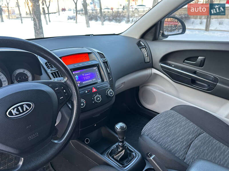 Хэтчбек Kia Ceed 2009 в Днепре