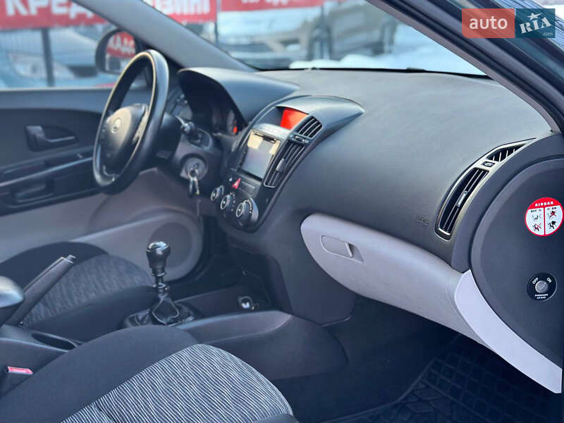 Хэтчбек Kia Ceed 2009 в Днепре