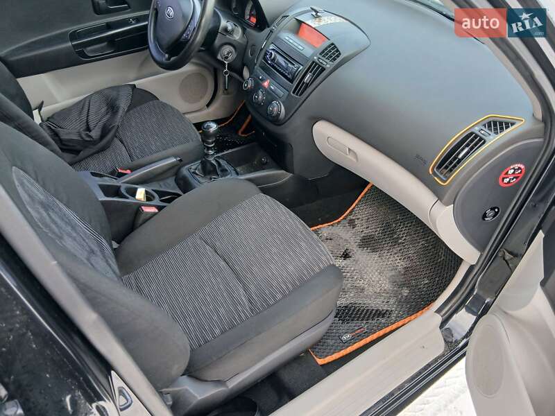 Хетчбек Kia Ceed 2007 в Києві фото 27 Хетчбек Kia Ceed 2007 в Києві