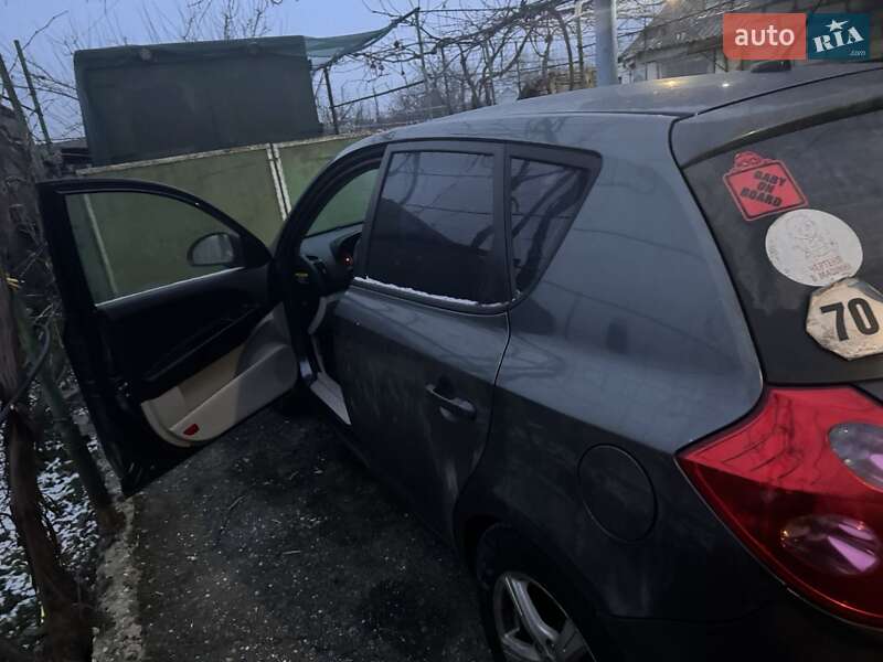 Хетчбек Kia Ceed 2008 в Грейгово