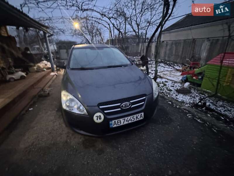 Хетчбек Kia Ceed 2008 в Грейгово
