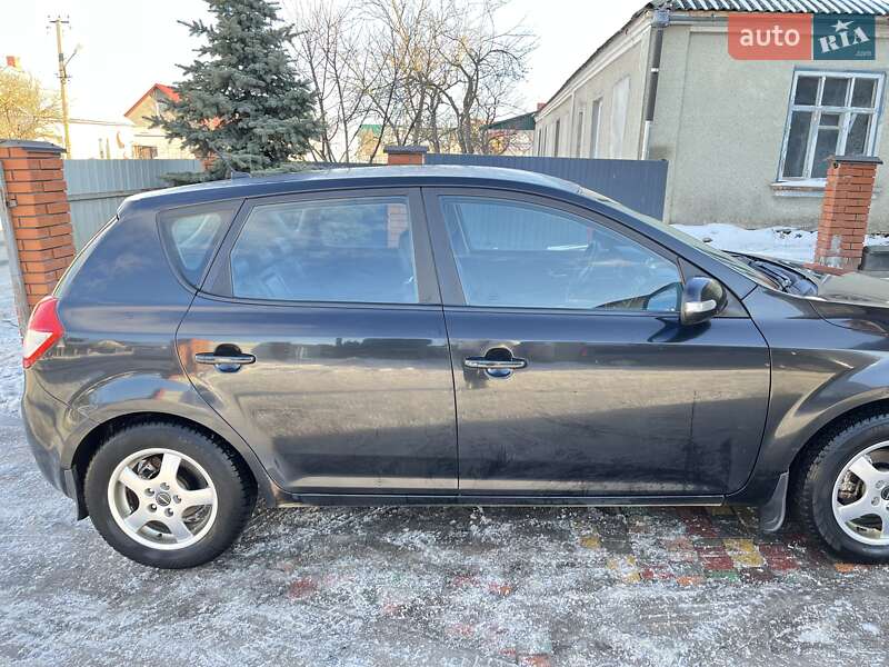 Хетчбек Kia Ceed 2010 в Хмельницькому фото 4 Хетчбек Kia Ceed 2010 в Хмельницькому