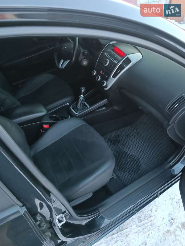 Універсал Kia Ceed 2010 в Дніпрі фото 8 Універсал Kia Ceed 2010 в Дніпрі