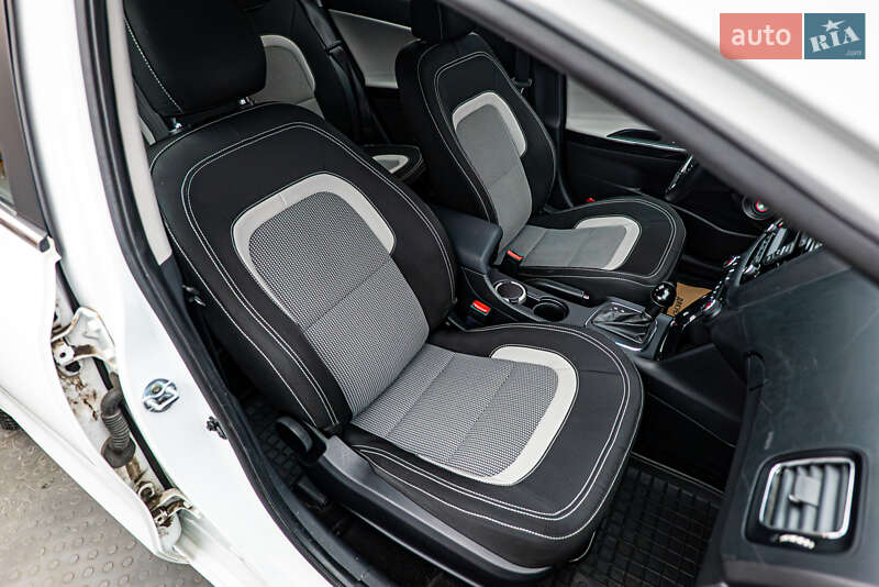 Хетчбек Kia Ceed 2016 в Києві