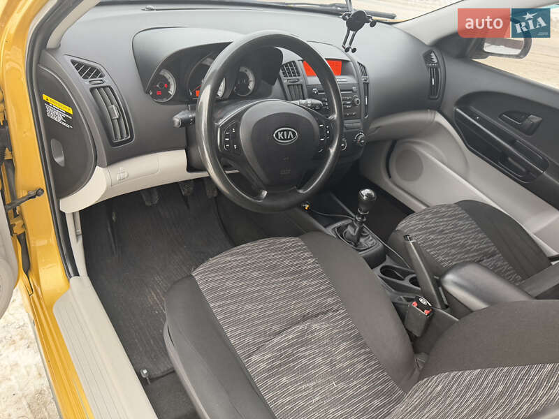 Хэтчбек Kia Ceed 2008 в Крыжополе
