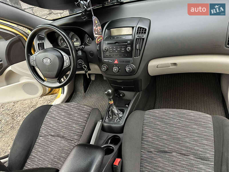 Хэтчбек Kia Ceed 2008 в Крыжополе