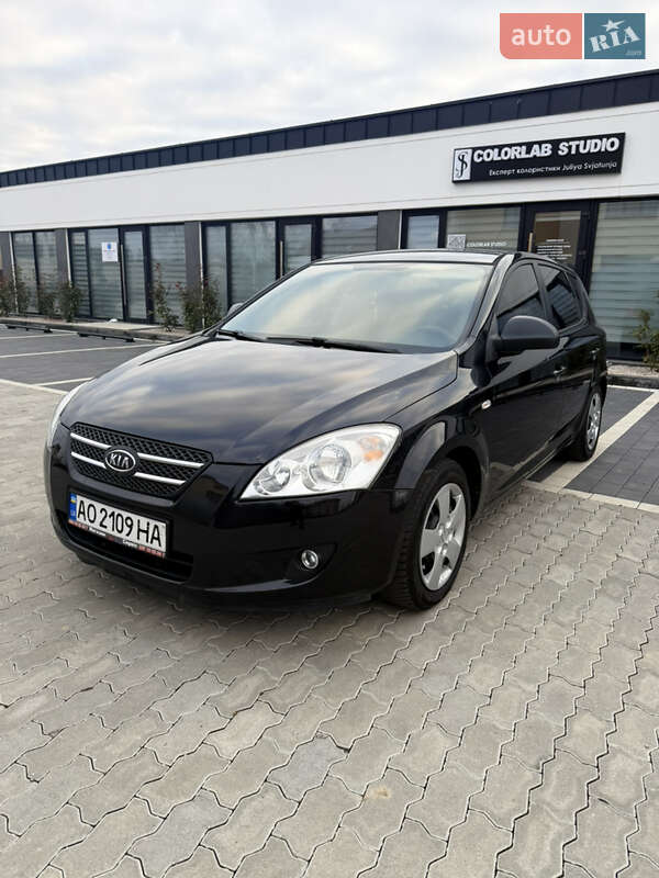 Хэтчбек Kia Ceed 2007 в Ужгороде