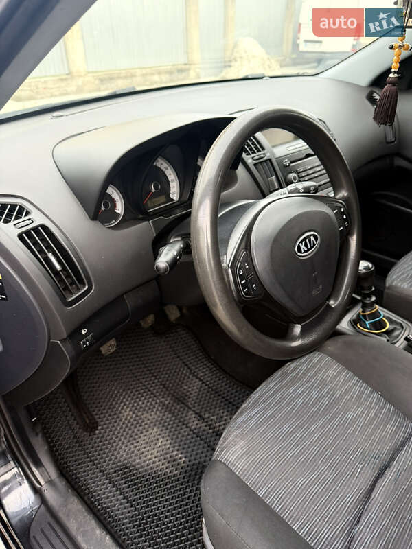 Хэтчбек Kia Ceed 2007 в Ужгороде