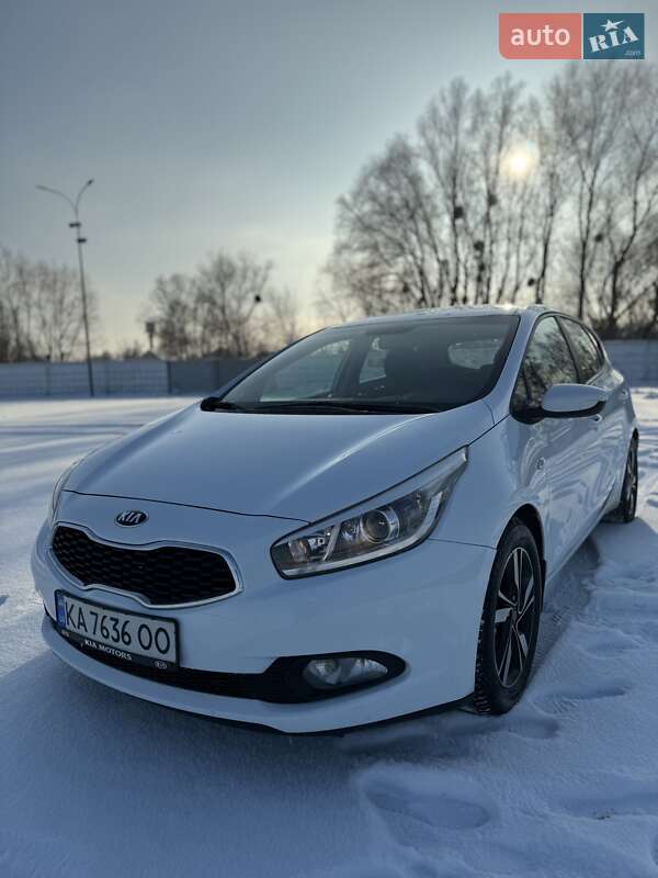 Хетчбек Kia Ceed 2015 в Києві фото 2 Хетчбек Kia Ceed 2015 в Києві