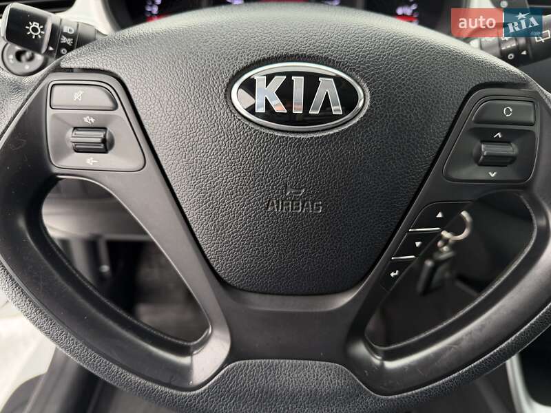 Хэтчбек Kia Ceed 2016 в Киеве