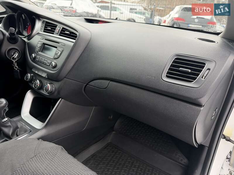 Хэтчбек Kia Ceed 2016 в Киеве