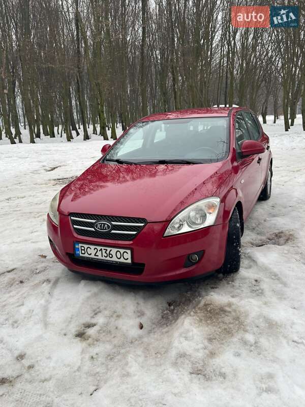 Хэтчбек Kia Ceed 2009 в Львове