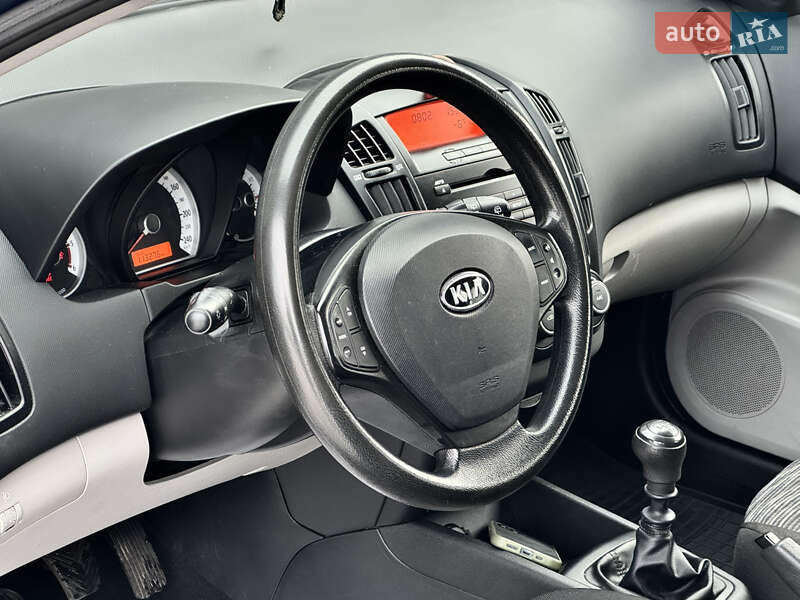 Хэтчбек Kia Ceed 2009 в Киеве