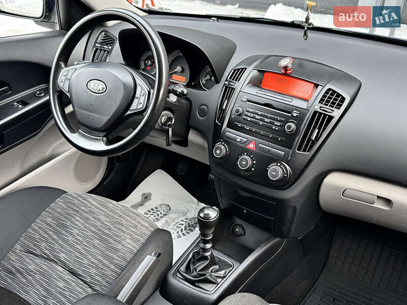 Хэтчбек Kia Ceed 2009 в Киеве