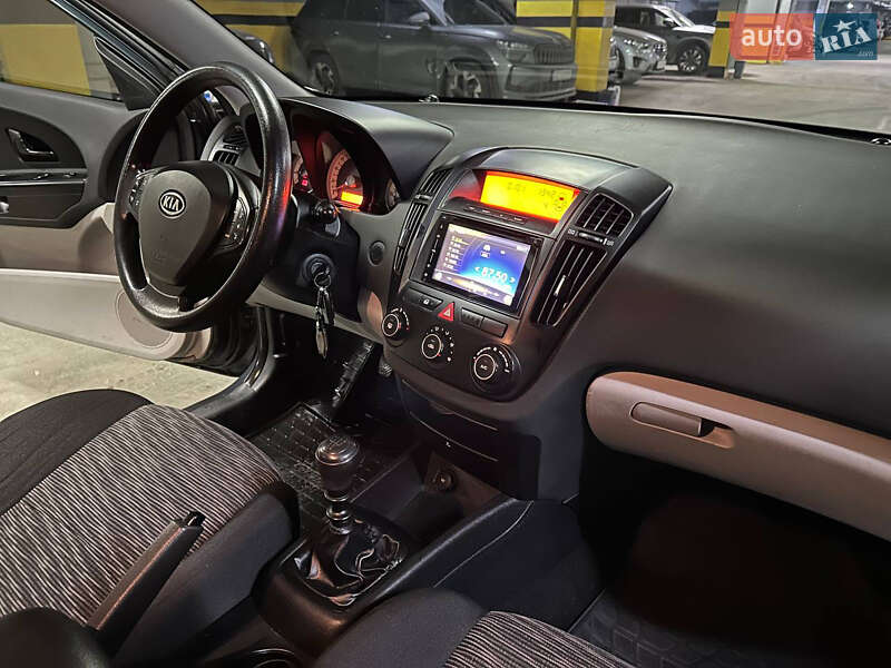 Хэтчбек Kia Ceed 2009 в Днепре