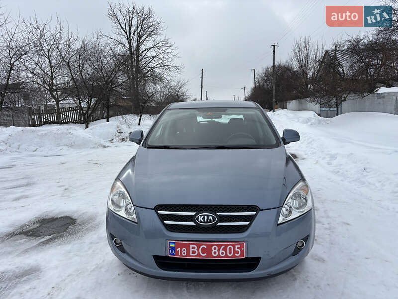 Хэтчбек Kia Ceed 2008 в Хороле фото Хэтчбек Kia Ceed 2008 в Хороле